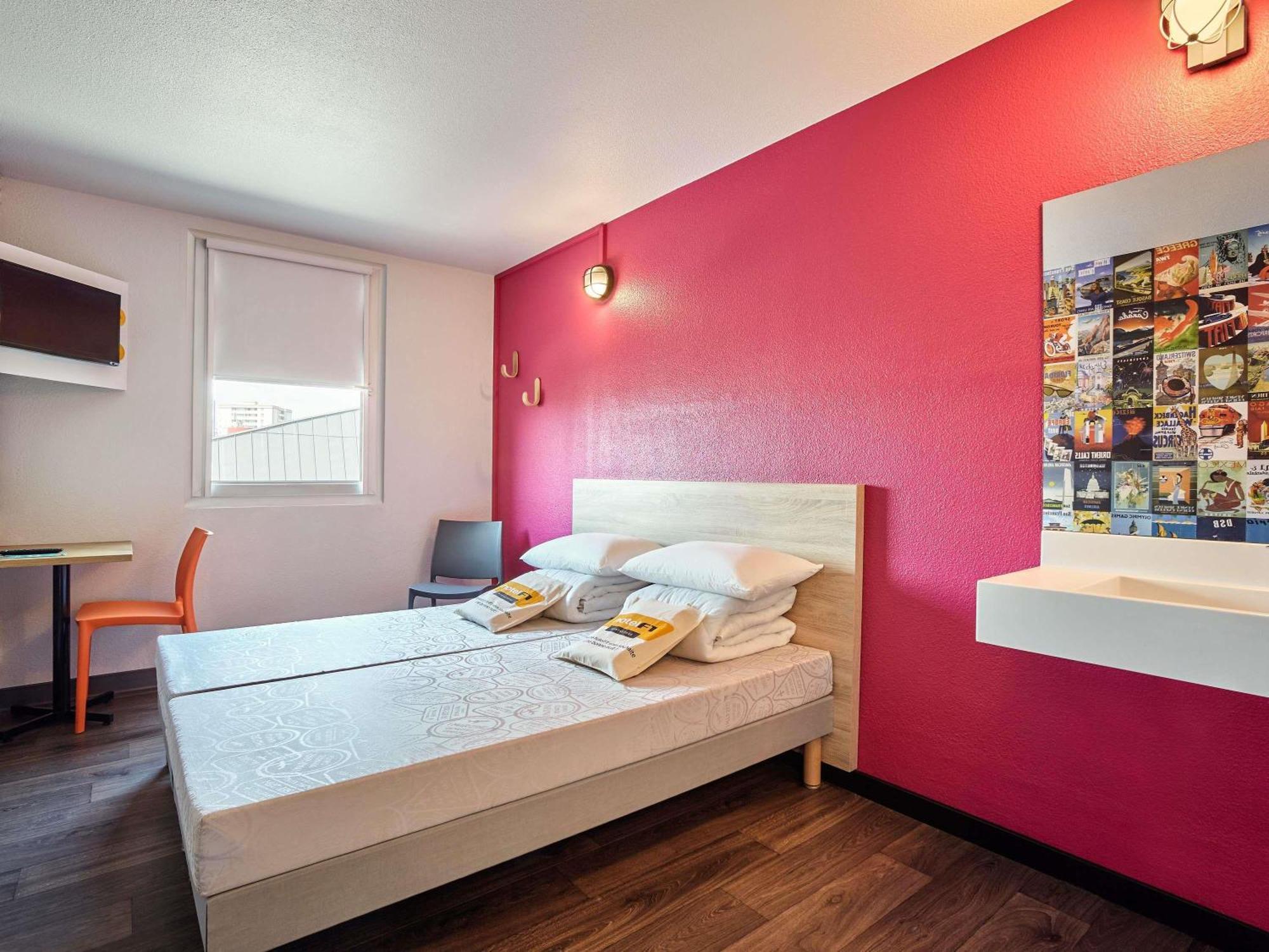 Tandem Room