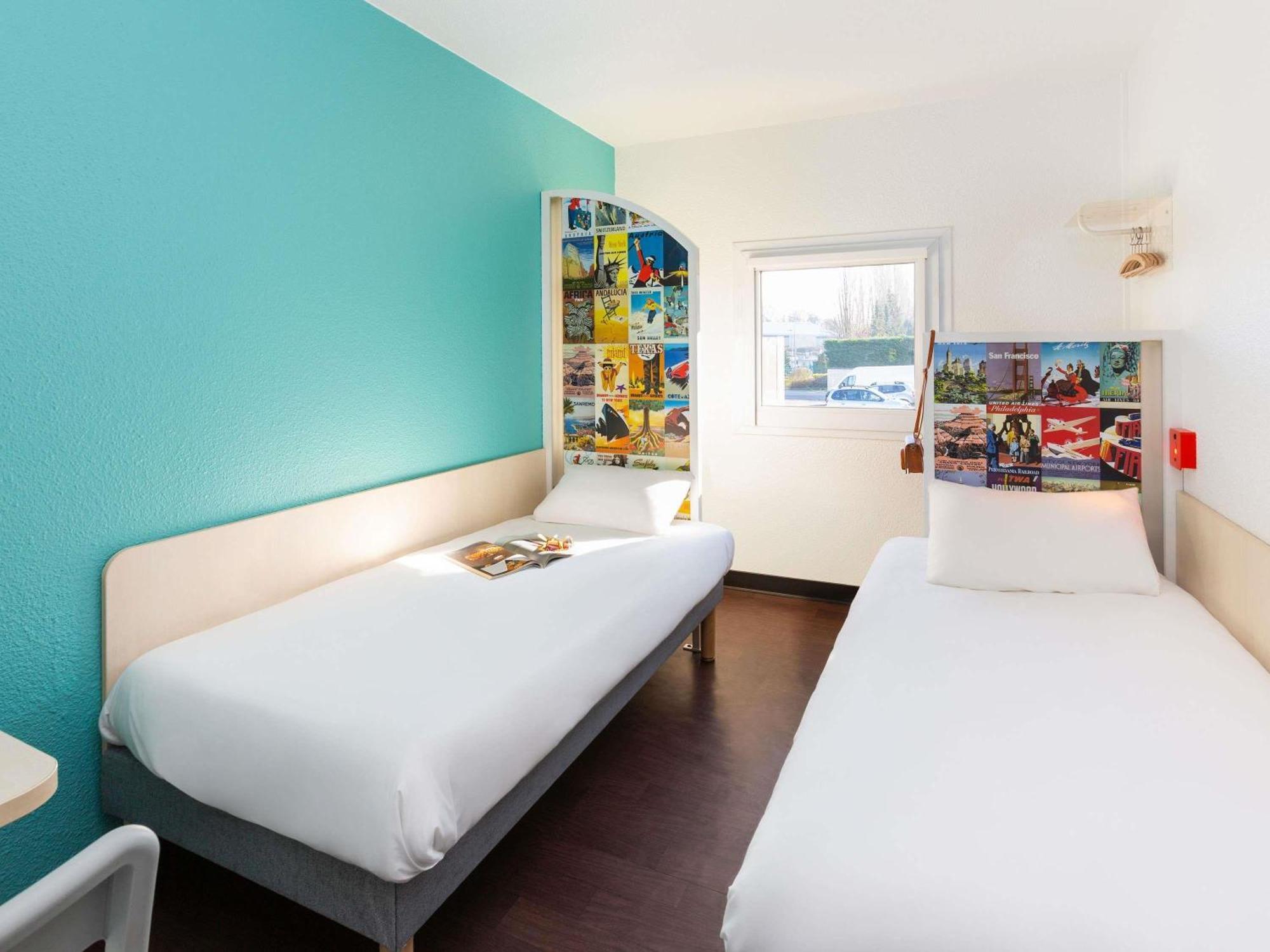 Tandem Room