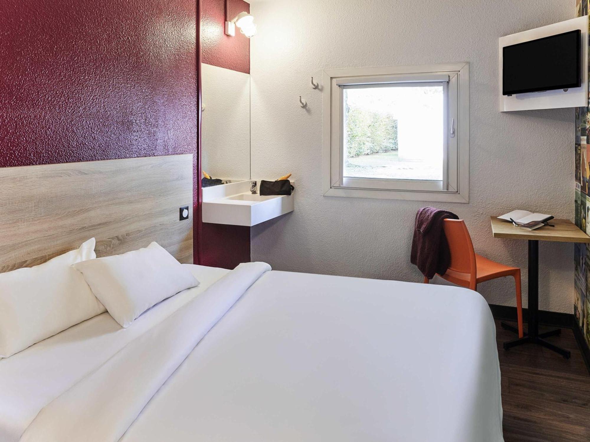 Tandem Room Shared WC