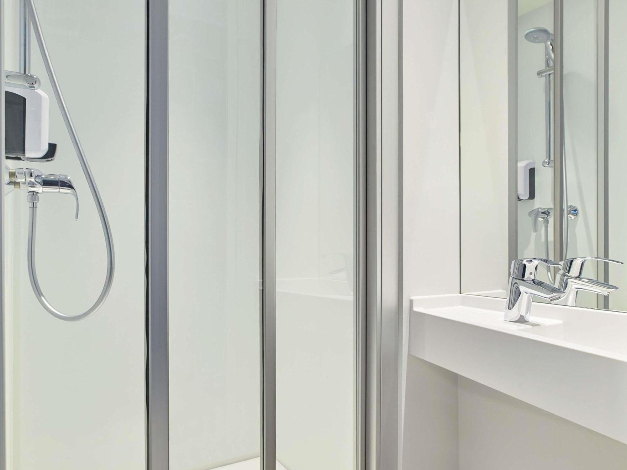 Cabrio Room Private Bathroom