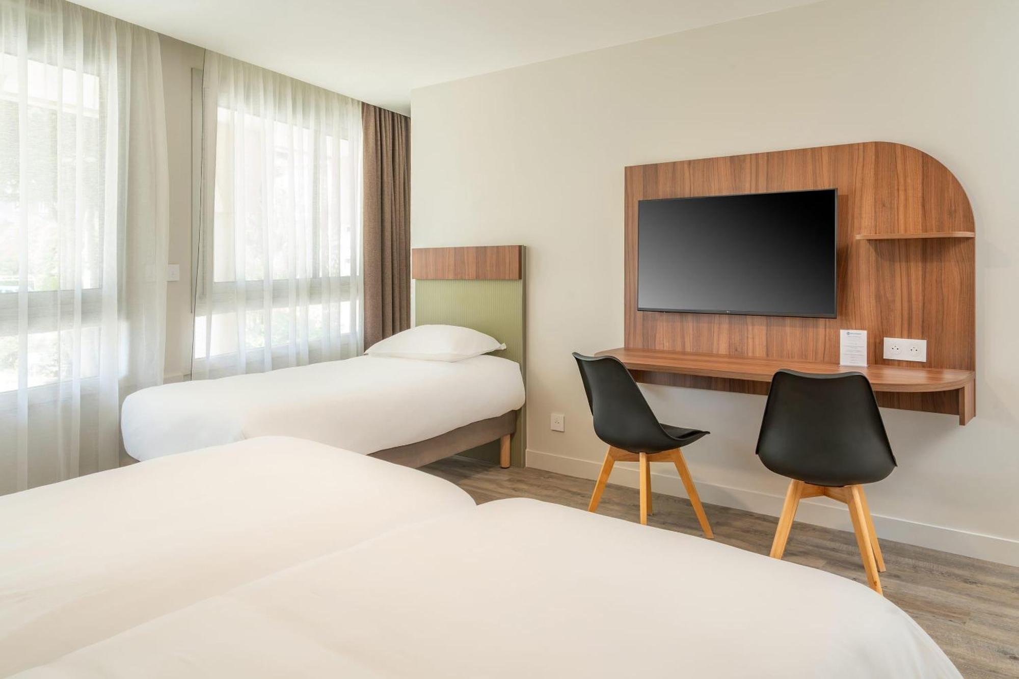 Family Room Three Single Beds Non-Smoking
