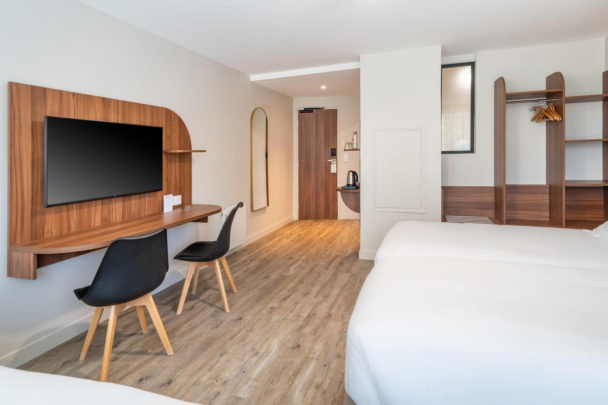 Family Room Three Single Beds Non-Smoking