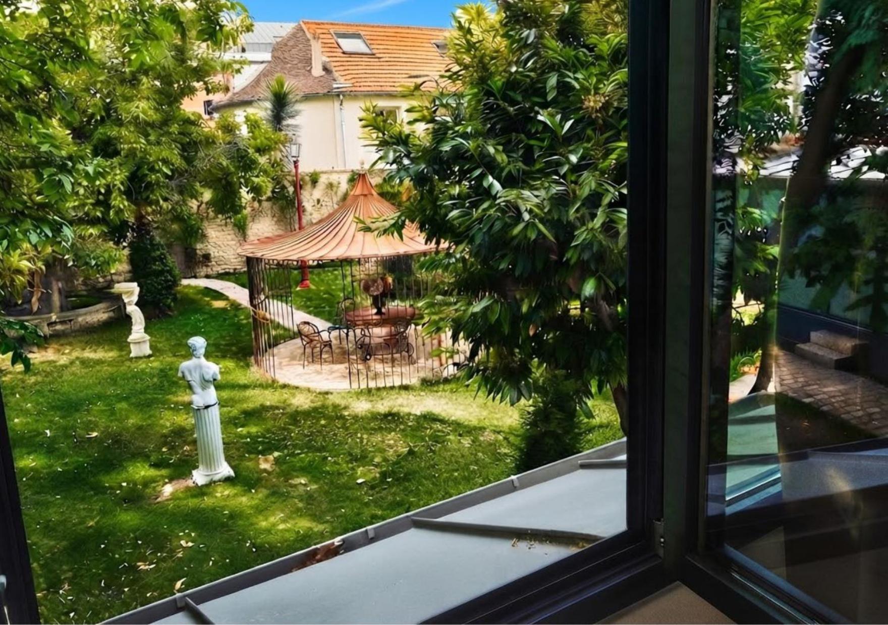 Apartment Garden View