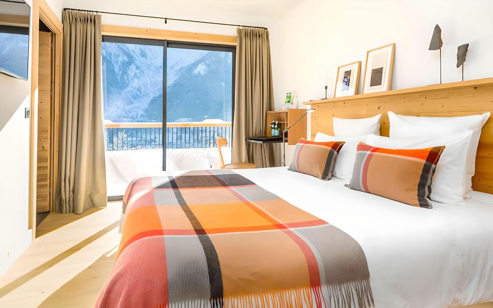 Deluxe Double Room Shower