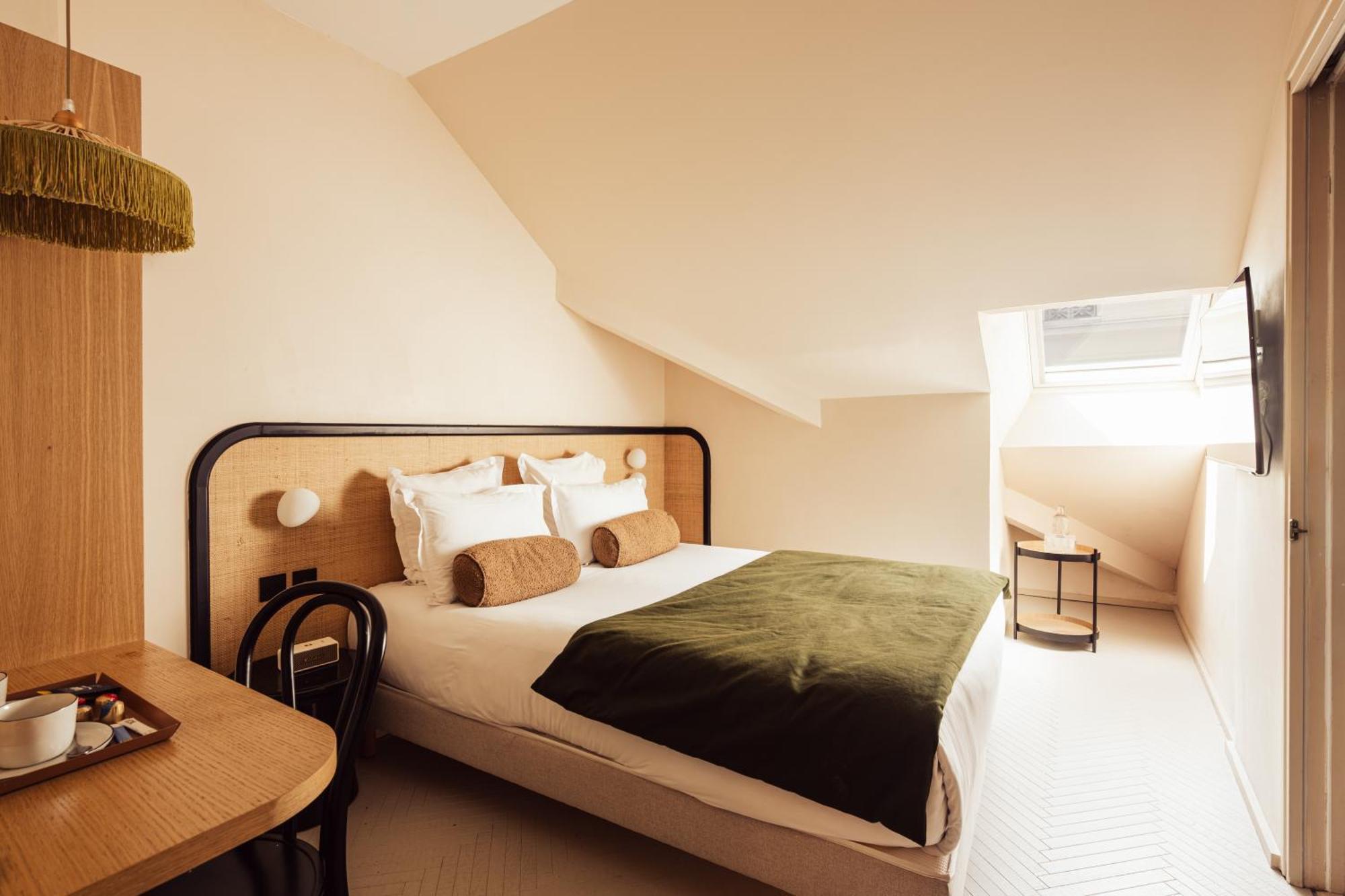 Parisian Room