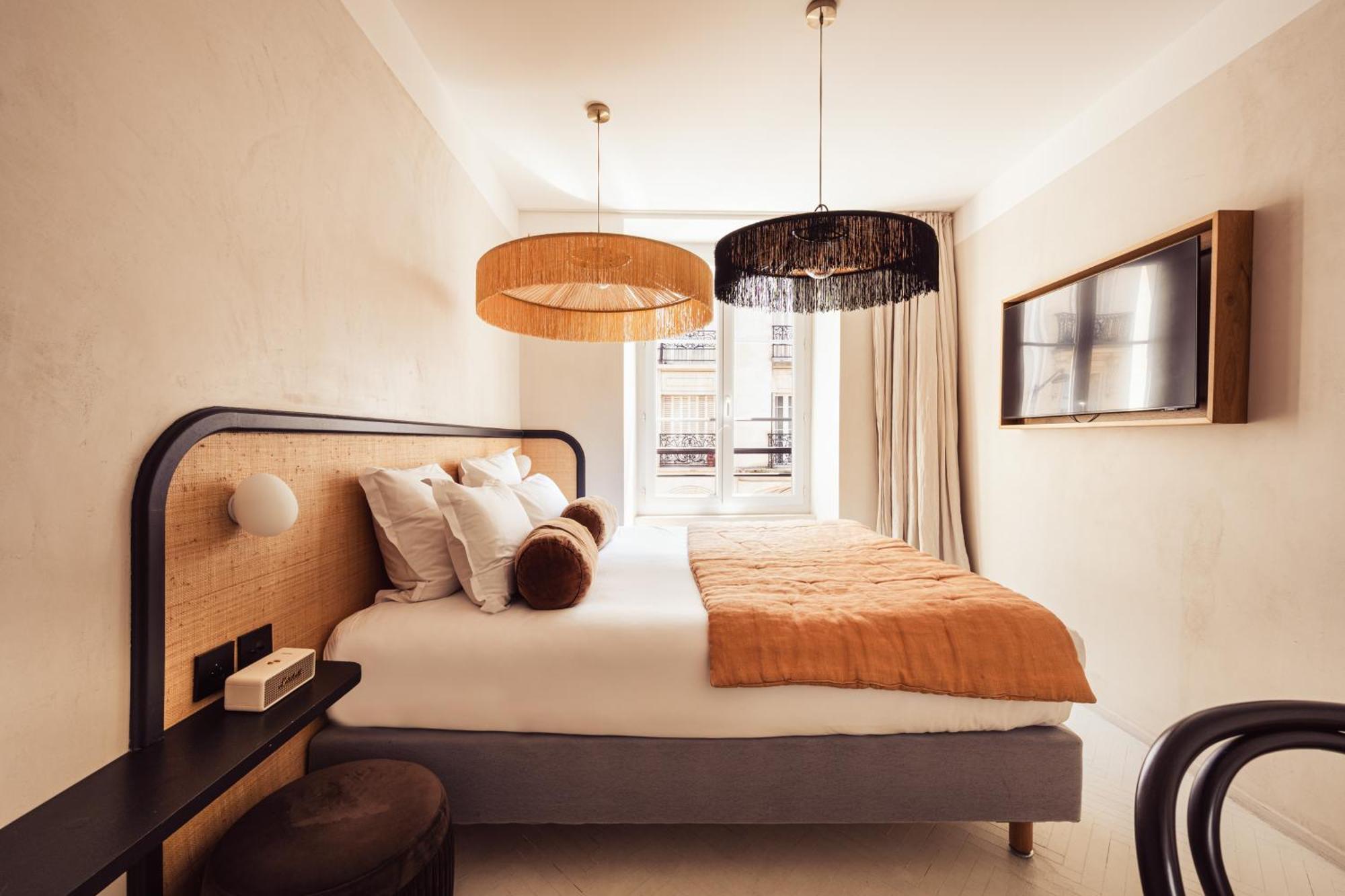 Parisian Room