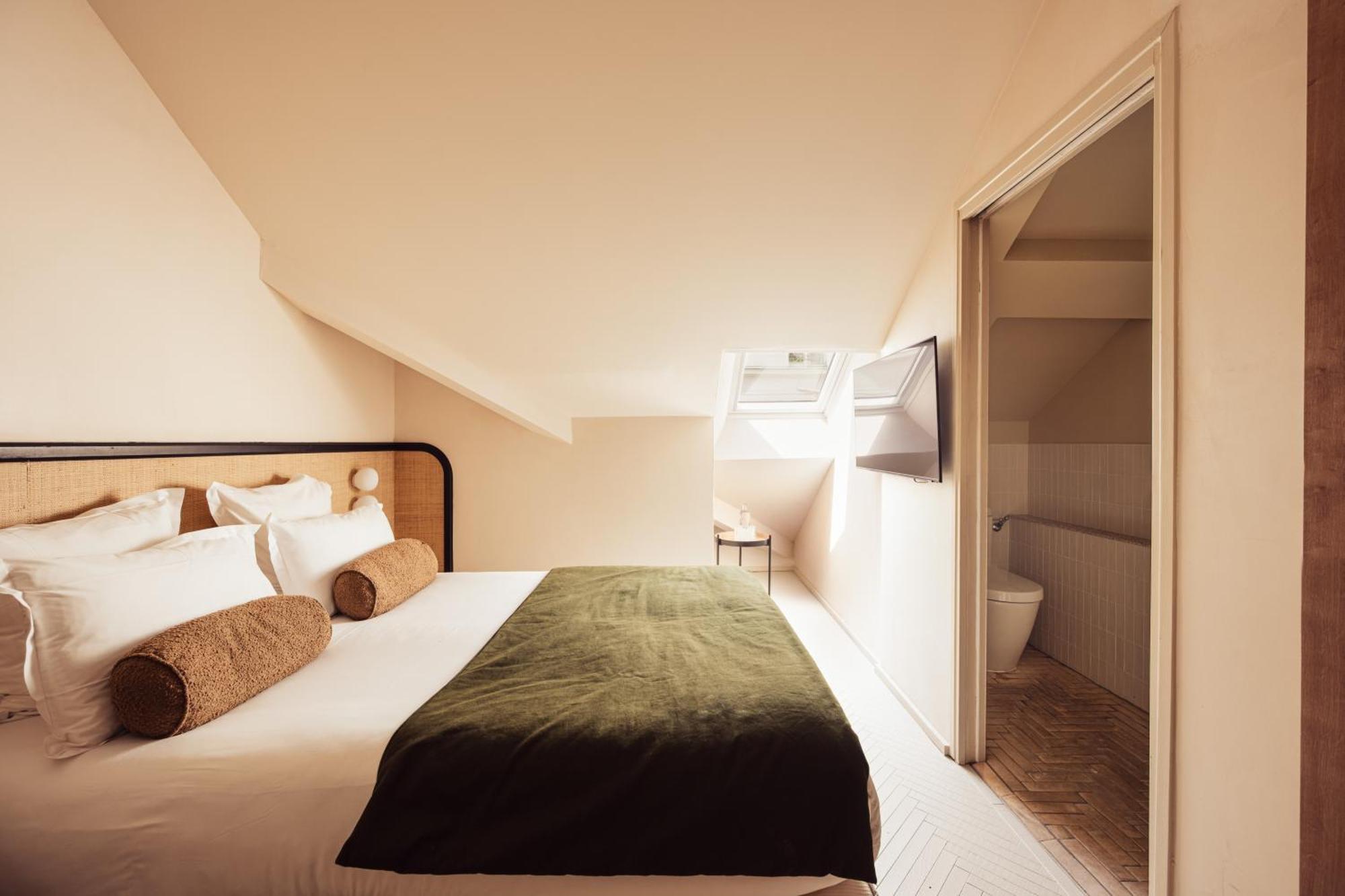 Parisian Room