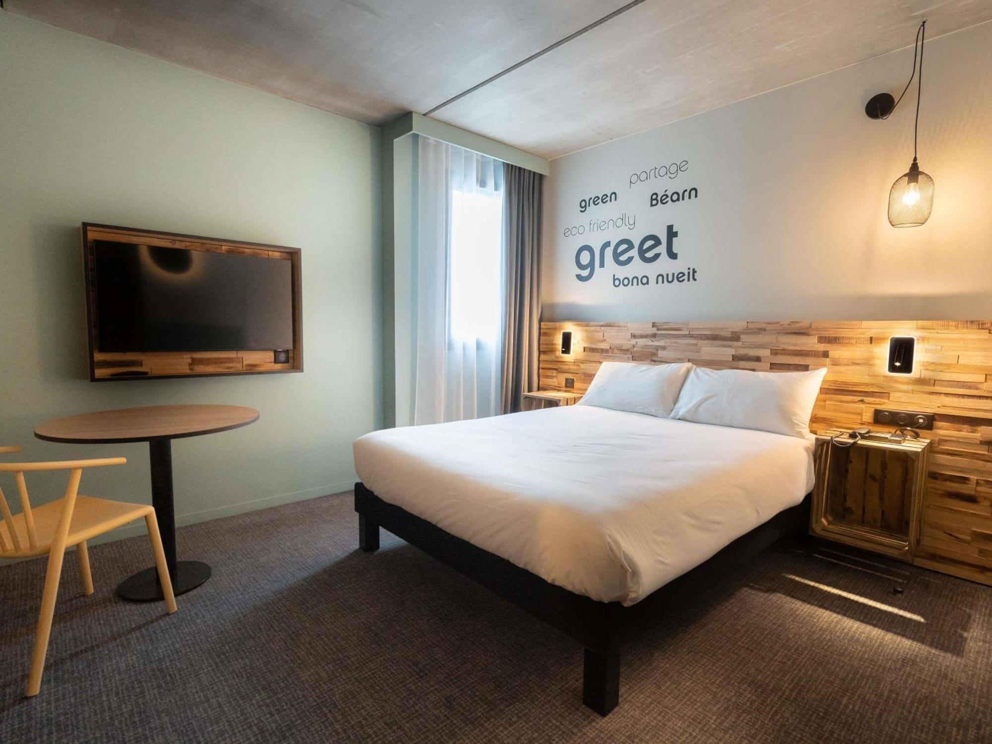 Pop Room One Double Bed