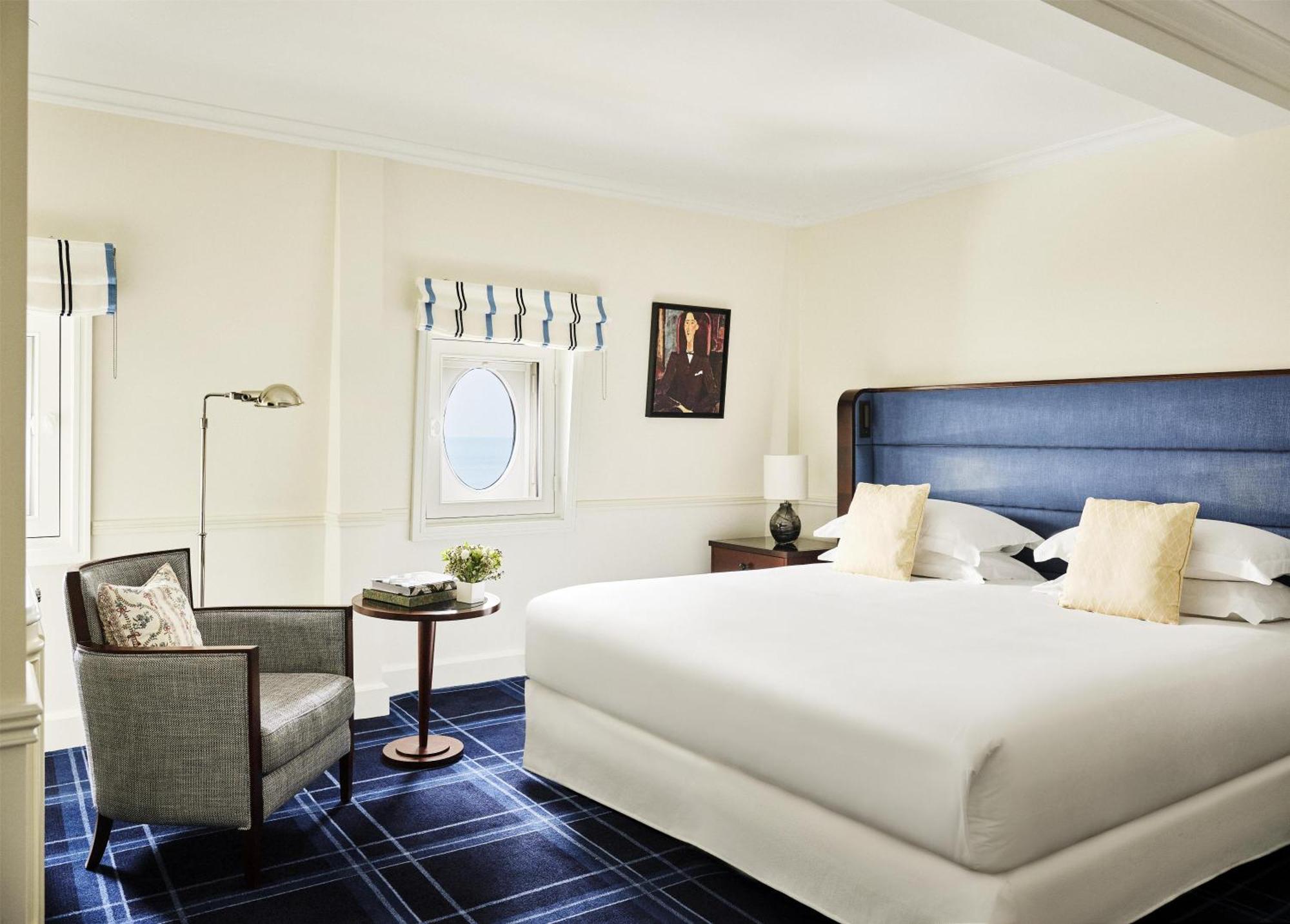 Deluxe King Room Cruise Liner