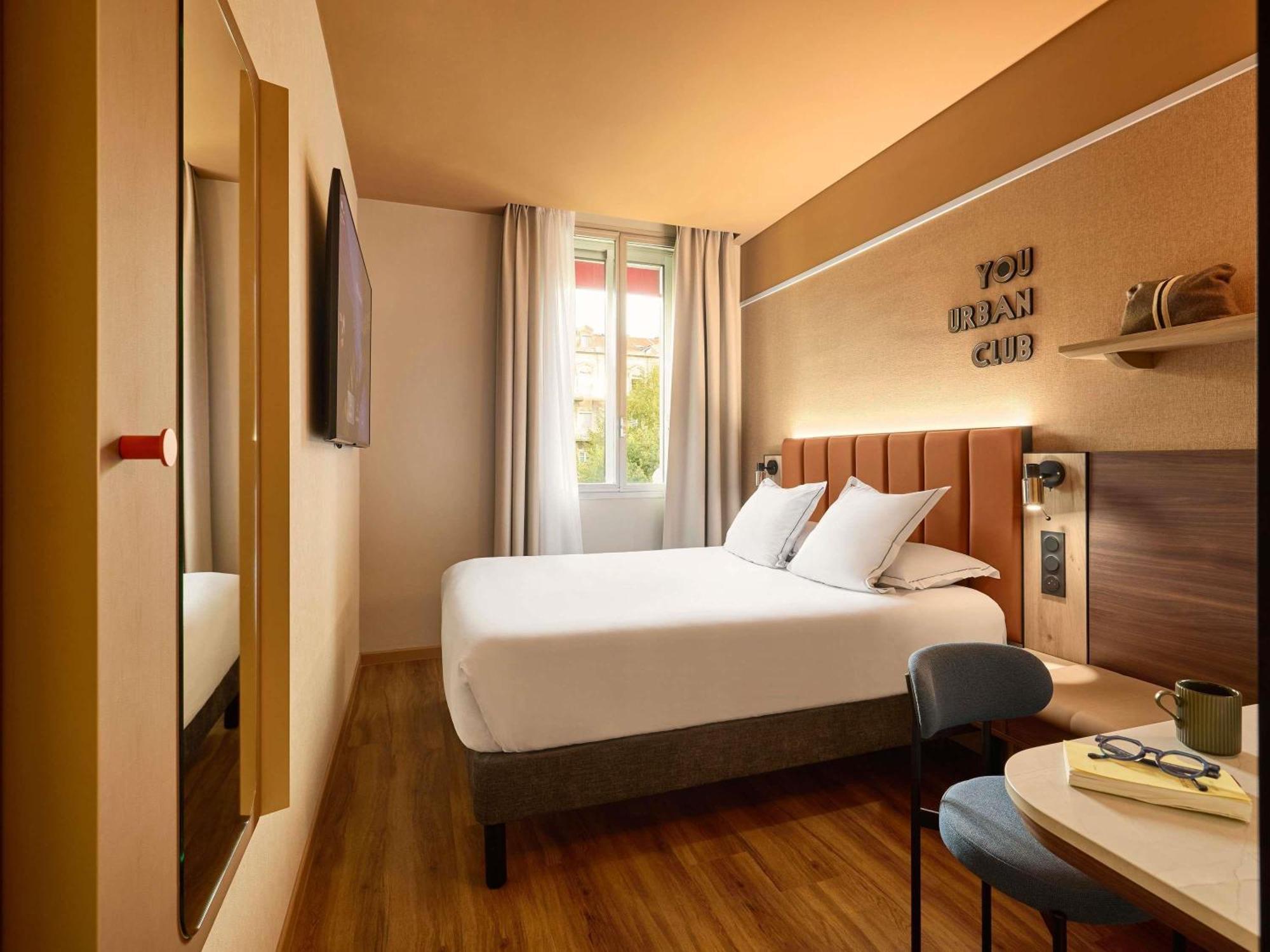 Standard Room 1 Queensize Bed