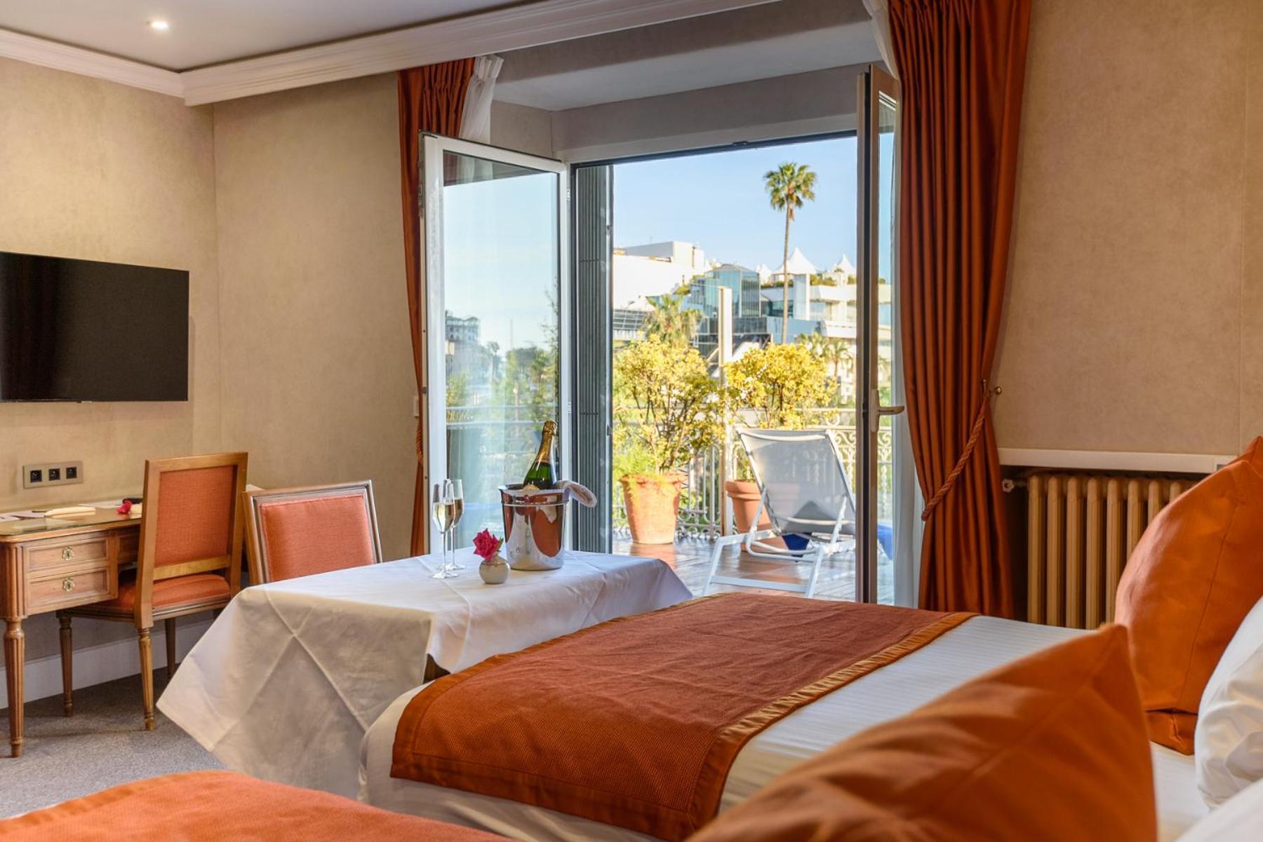 Double Room Terrace Garden Old Port view