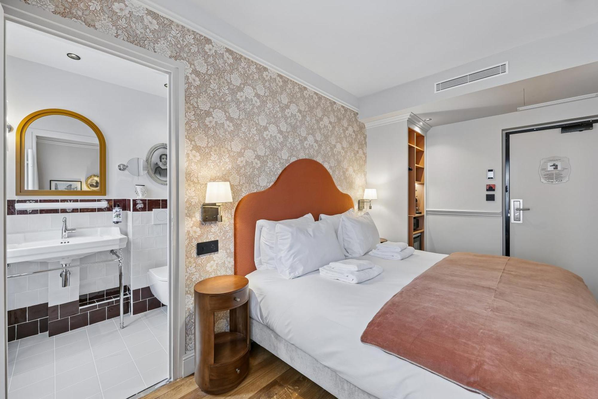 Queen Room