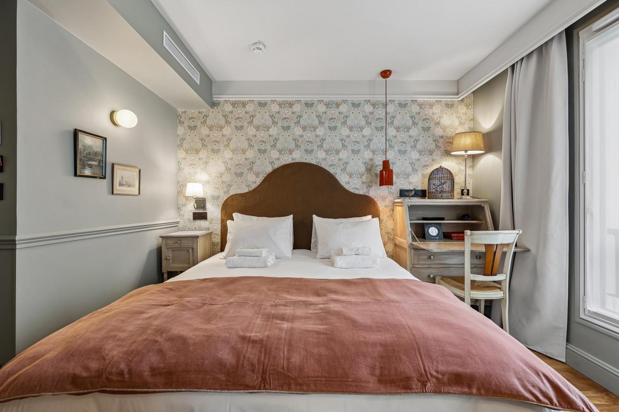 Queen Room Garden View