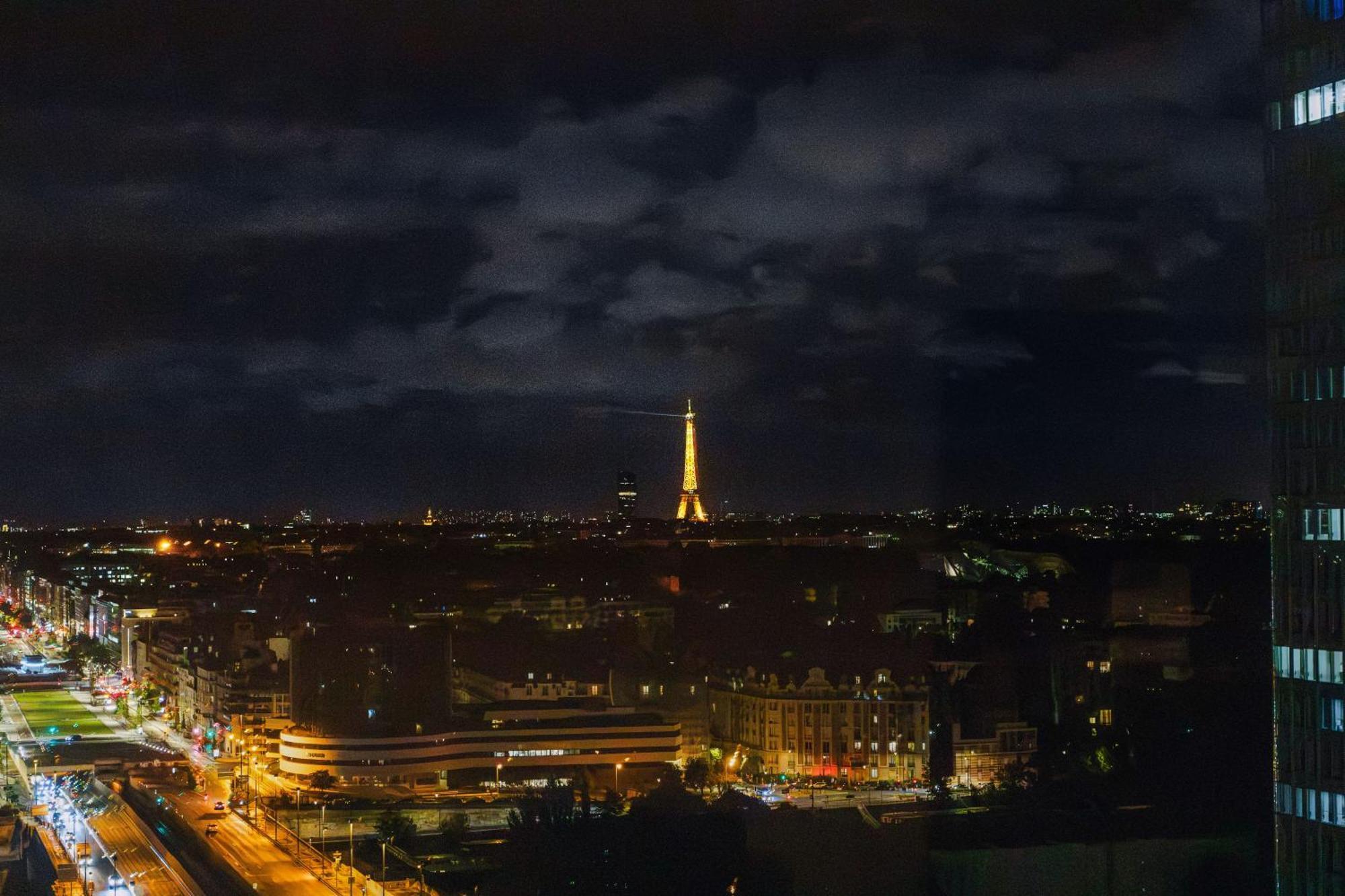 The Level Premium Room Tour Eiffel View Lounge Access