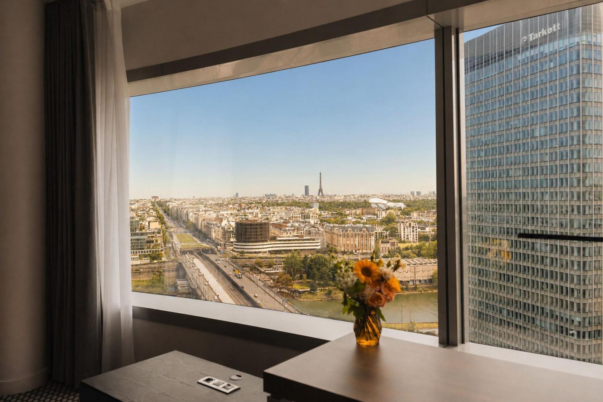 The Level Grand Premium Tour Eiffel View Lounge Access