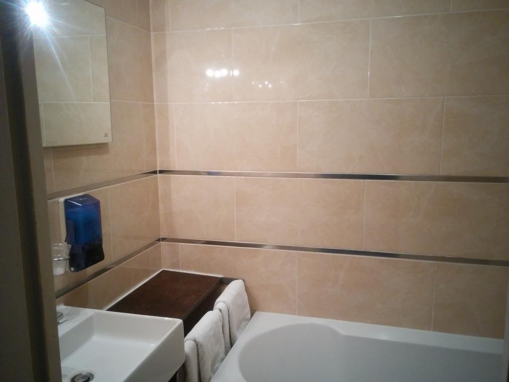 Single Room Private Bathroom,186517668:JPEG
