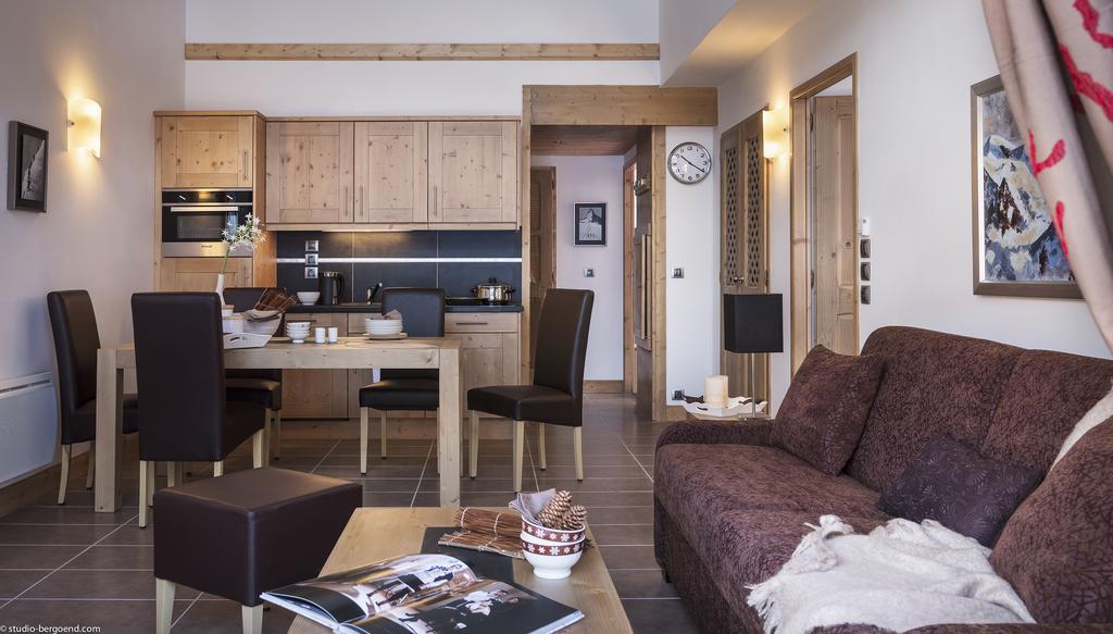Two-Bedroom Apartment Balcony Spa Access