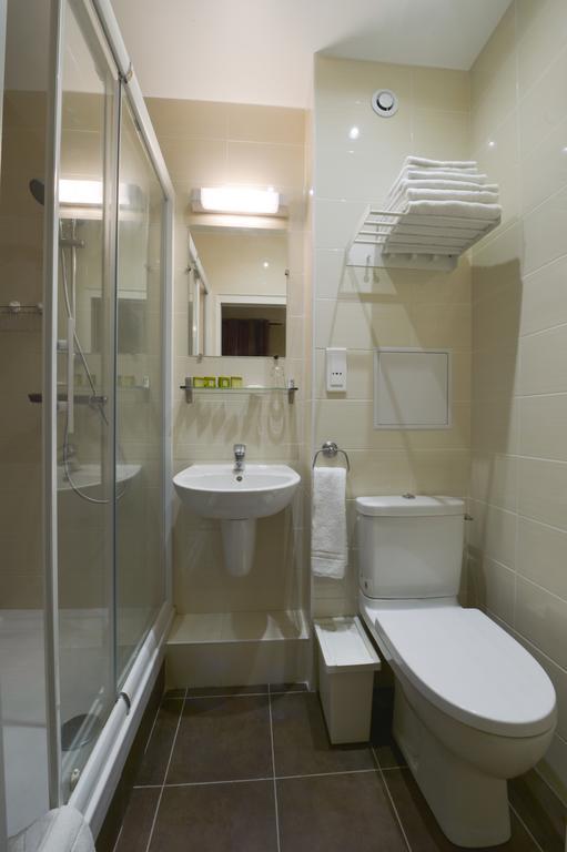 Family Room,207491560:JPEG