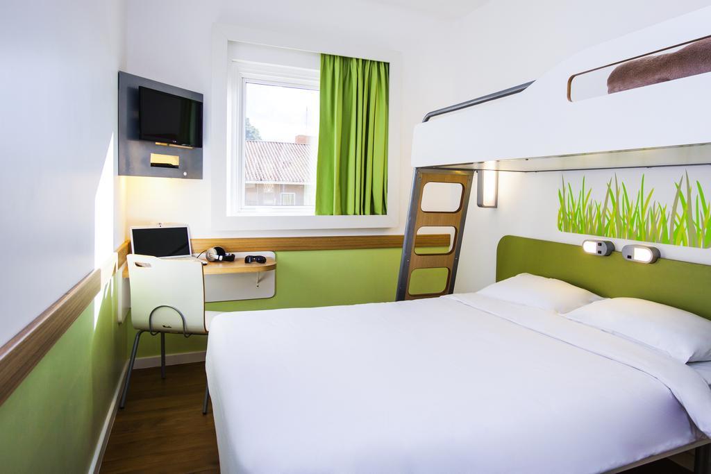 Chambre Triple avec 1 Lit Double et 1 Lit Superposé