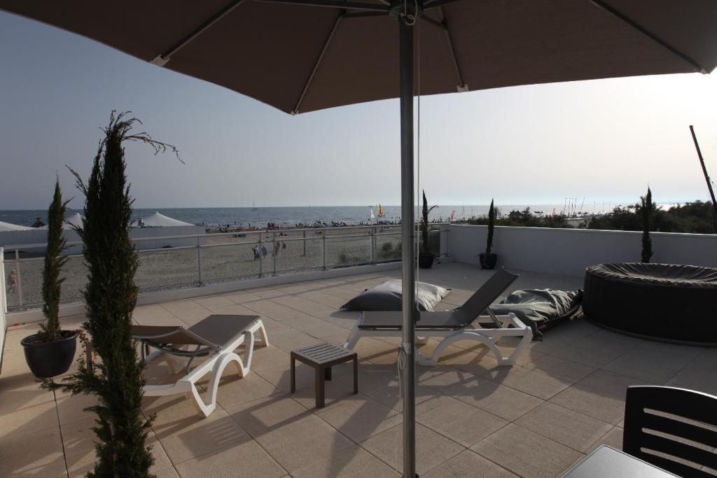 Two-Bedroom Apartment Terrace Sea View,25442010:JPEG