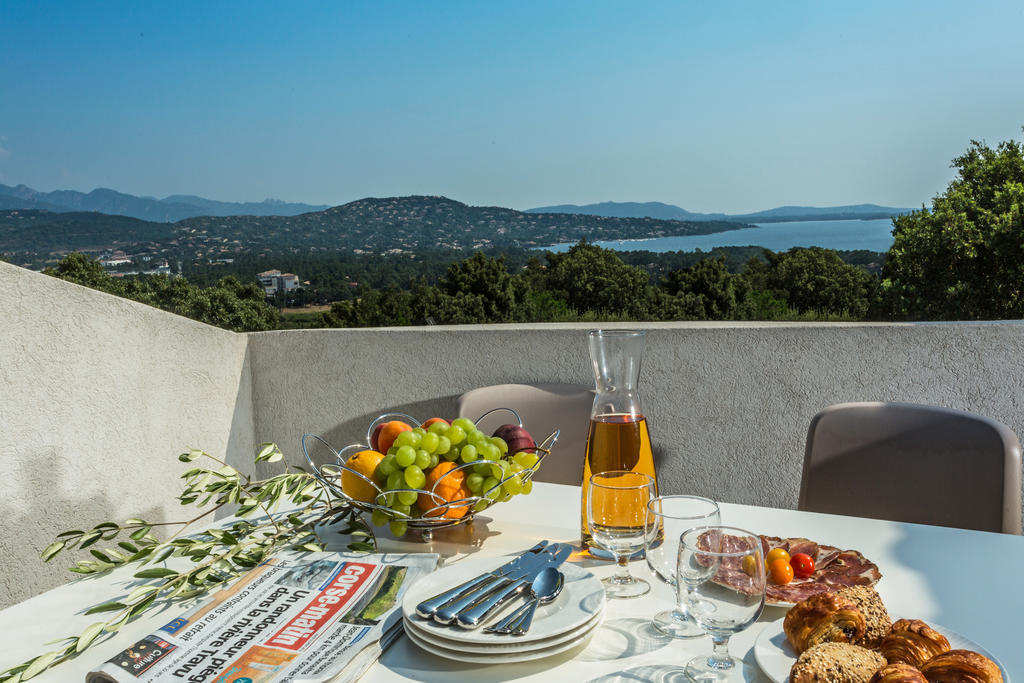One-Bedroom Apartment Sea View