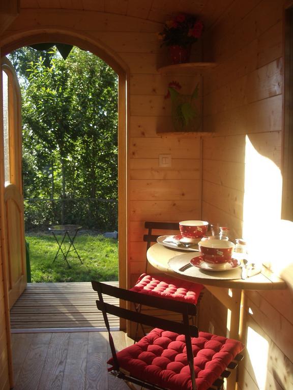 Wooden Caravan (2 Adults),249629341:JPEG