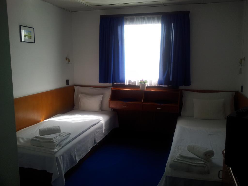 Quarto Duplo