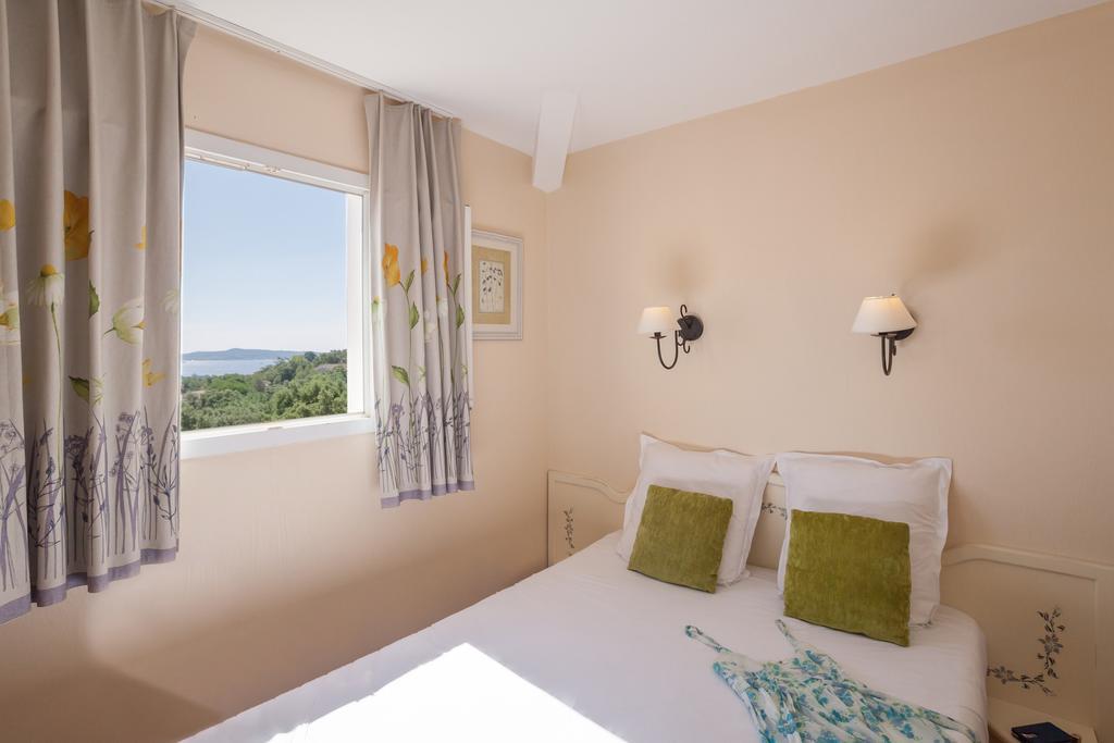 One-Bedroom Apartment Sleeping Alcove Terrace or Balcony Sea view,439672587:JPEG