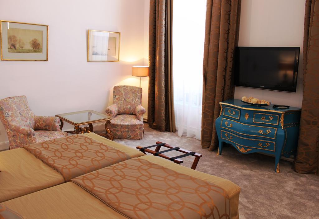 Luxury Twin Room