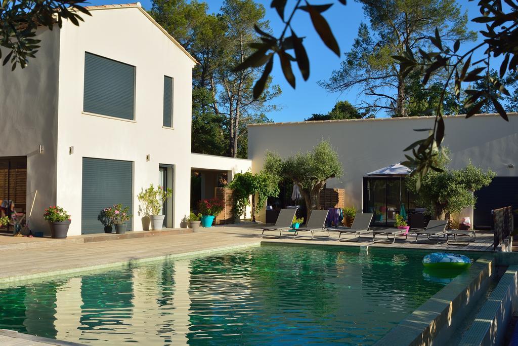 Studio Pool View