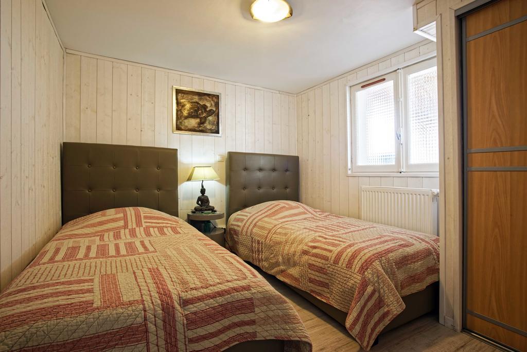 Economy Room with Shared Bathroom,725070751:JPEG