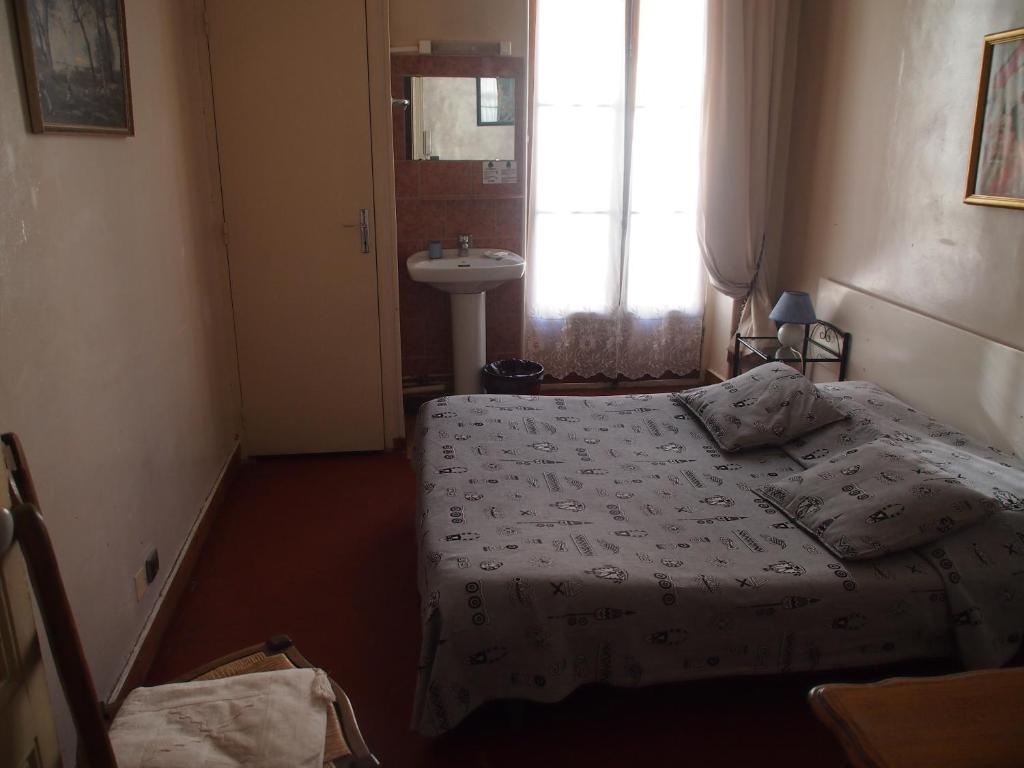 Doppelzimmer mit Gemeinschafts-WC und Bad