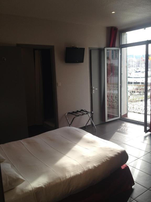 Family Room with Harbour View,37109554:JPEG