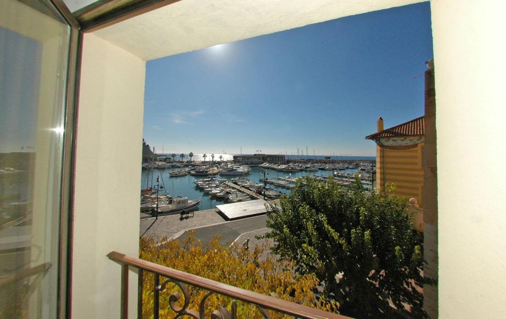 Private Double Room - Not in a hotel
