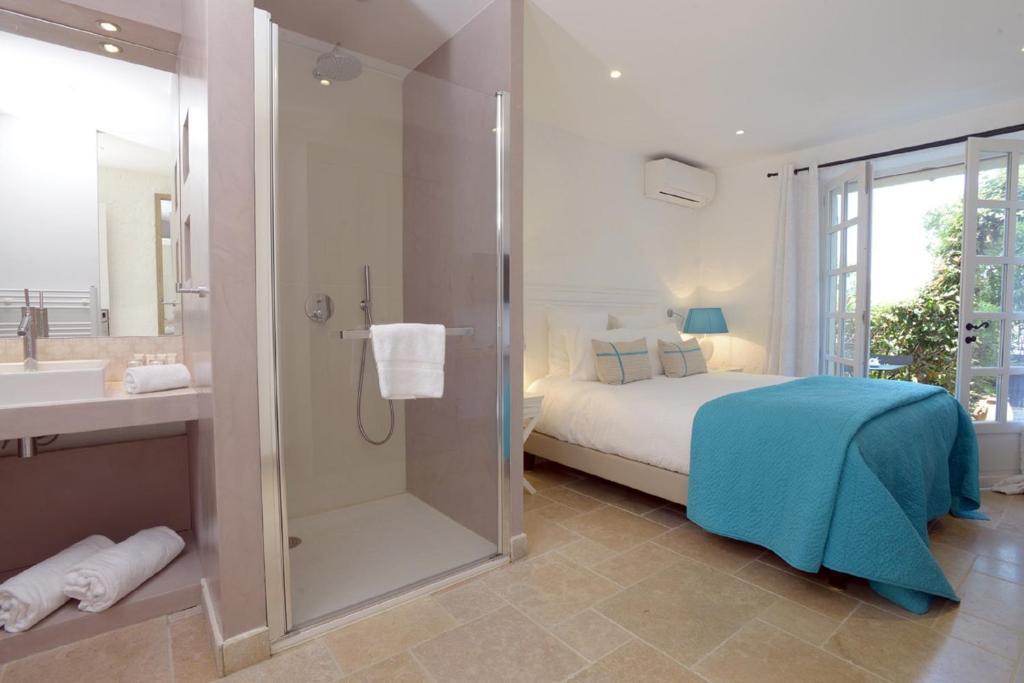 Small Double Room with Sea View,682398714:JPEG