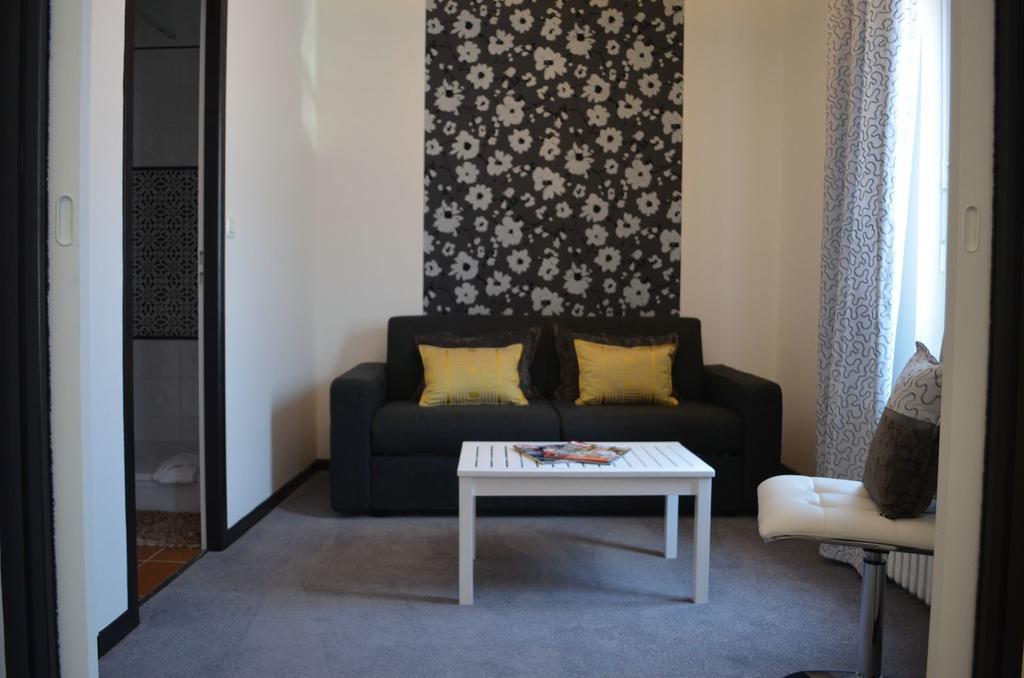 Family Room,1729981108:JPEG