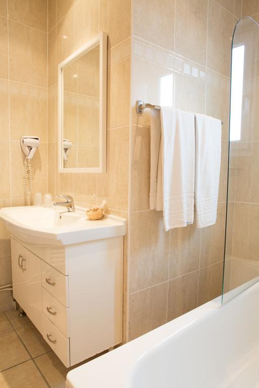 Family Room (2 Adults & 2 Children) with Bath