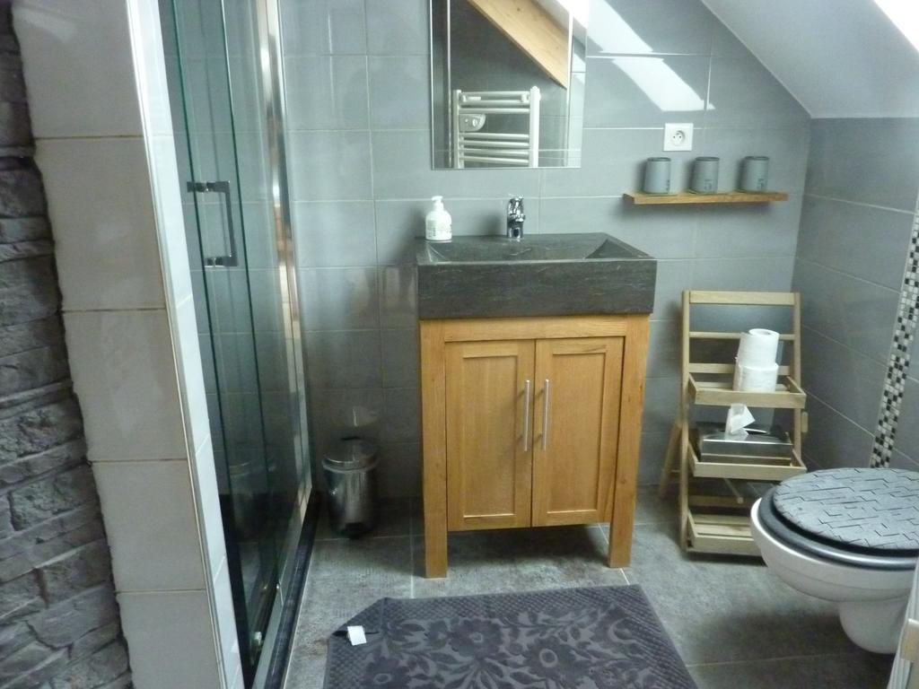 Deluxe Double Room Shower