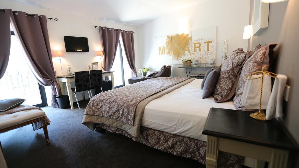 Deluxe Suite