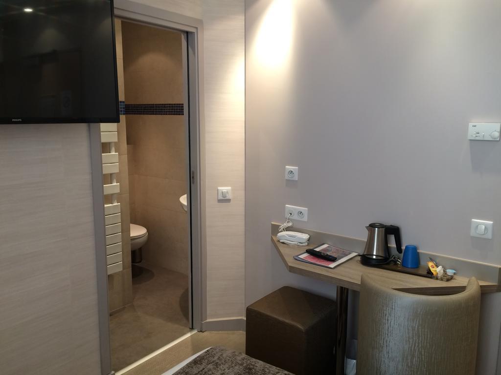 Single Room,742768027:JPEG