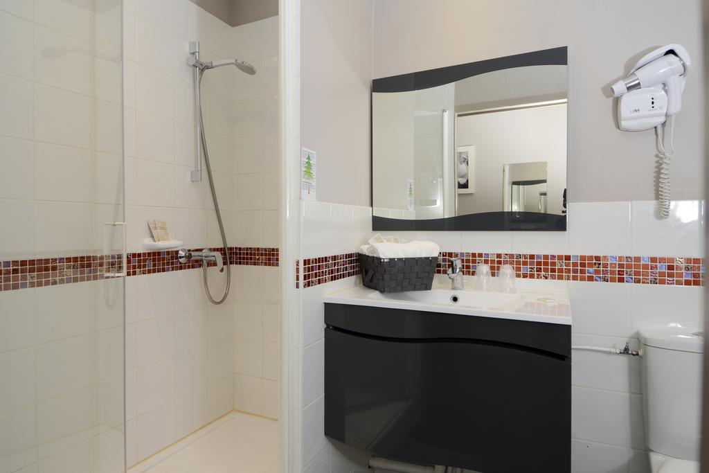 Confort Double Room Court View 1st Floor