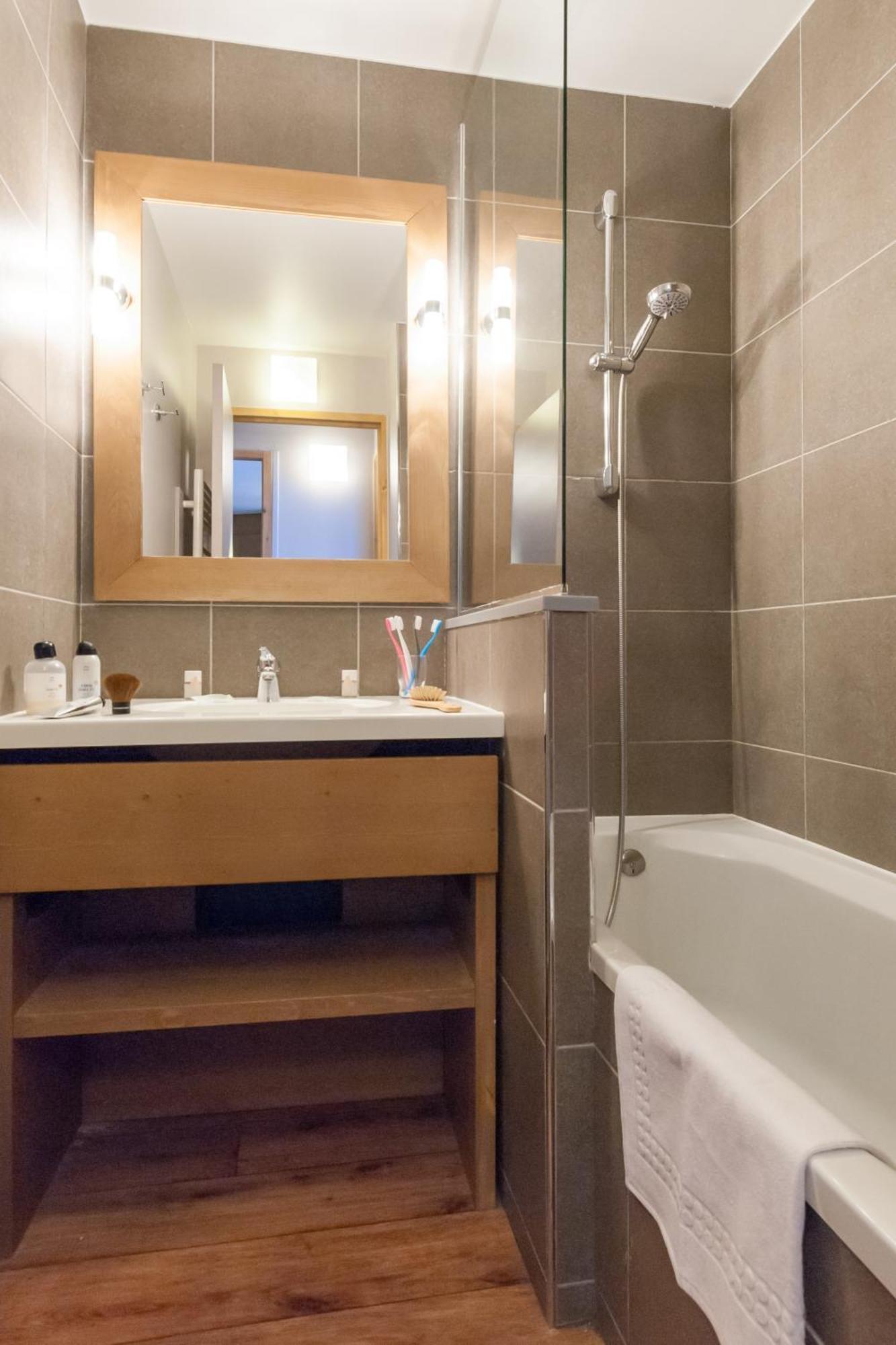 One-Bedroom Apartment (4 People) - South Side