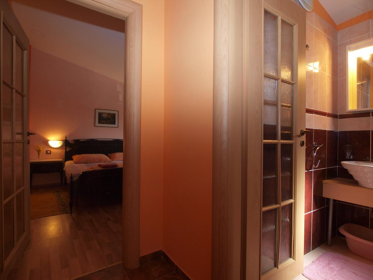 One-Bedroom Apartment,830271401:JPEG