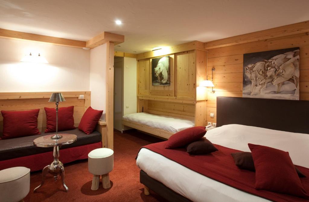 Superior Quadruple Room Bath