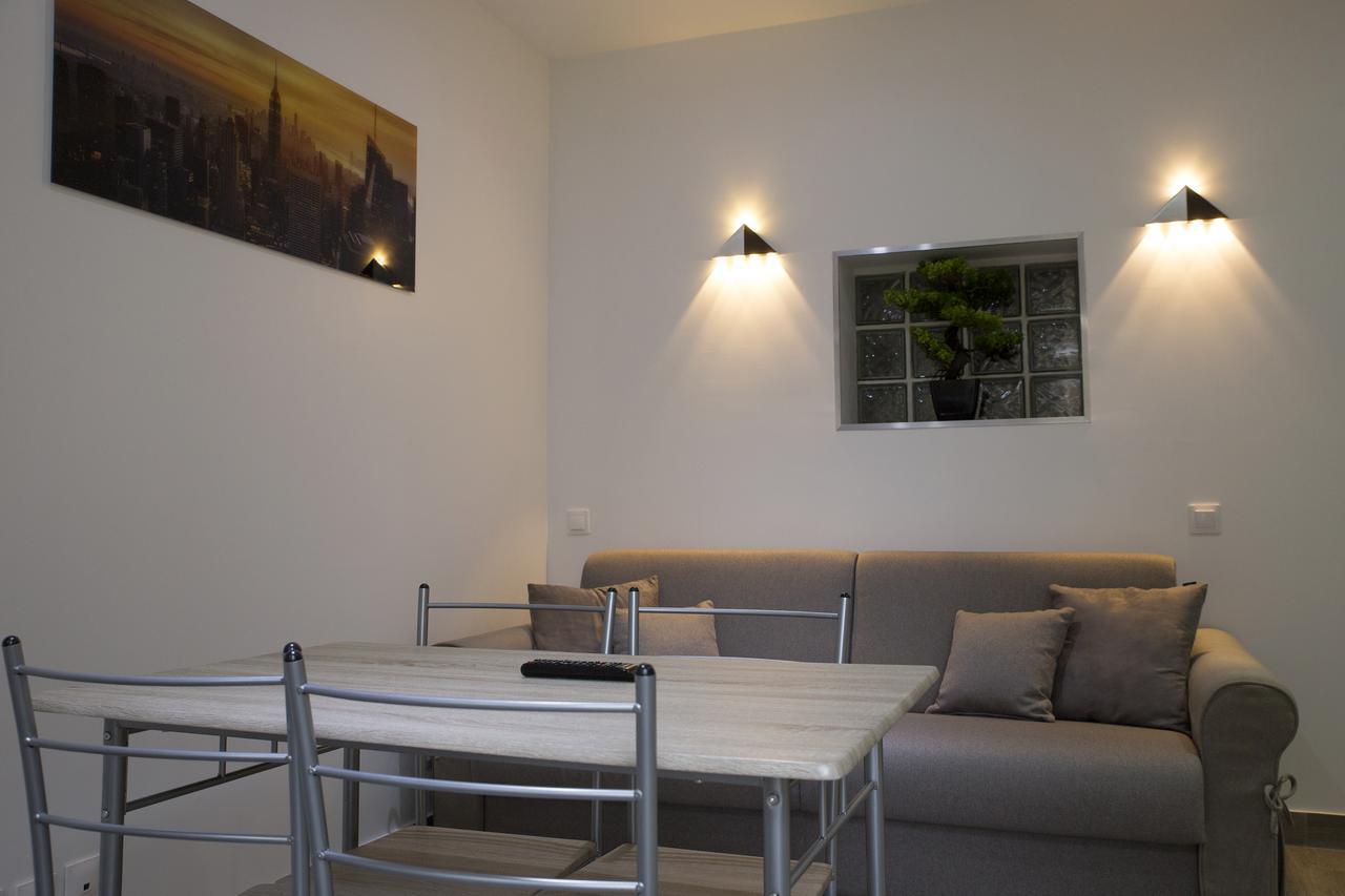 Standing Apartment Terrace,509867778:JPEG