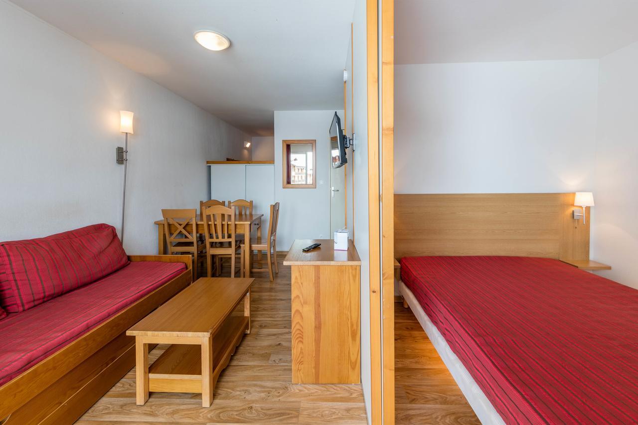One-Bedroom Apartment 2,511289880:JPEG