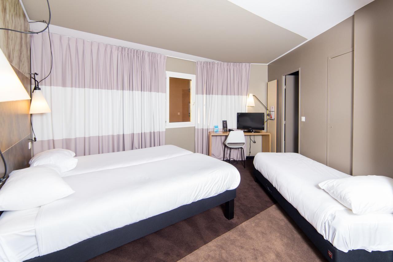Standard Room With Three Single Beds,511905999:JPEG