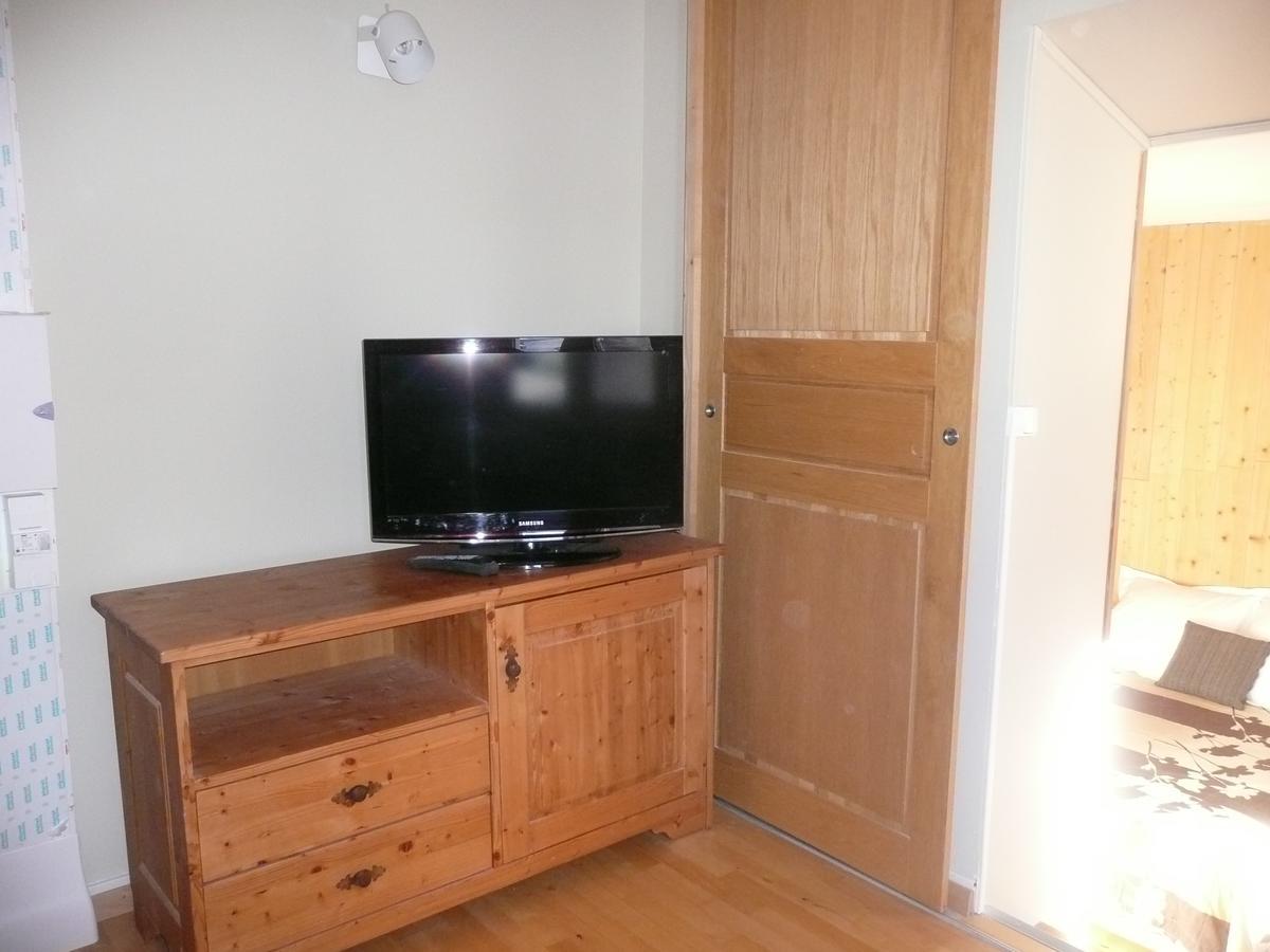 One-Bedroom Apartment,549335310:JPEG