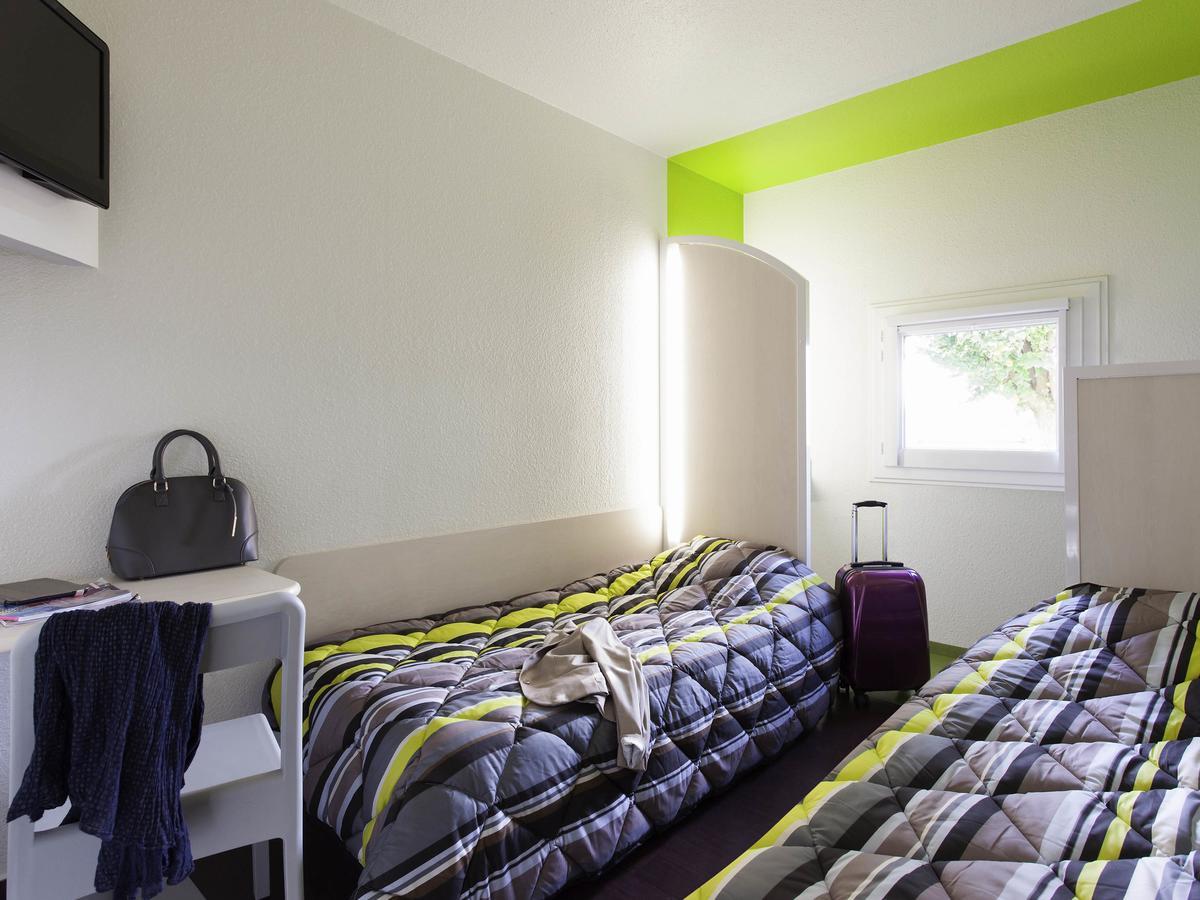 Chambre Lits Jumeaux avec Salle de Bains Commune
