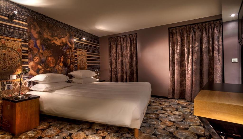 Double or Twin on the backside,240102681:JPEG